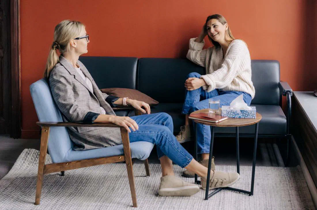 Psychotherapie mit Therapeutin und Patientin